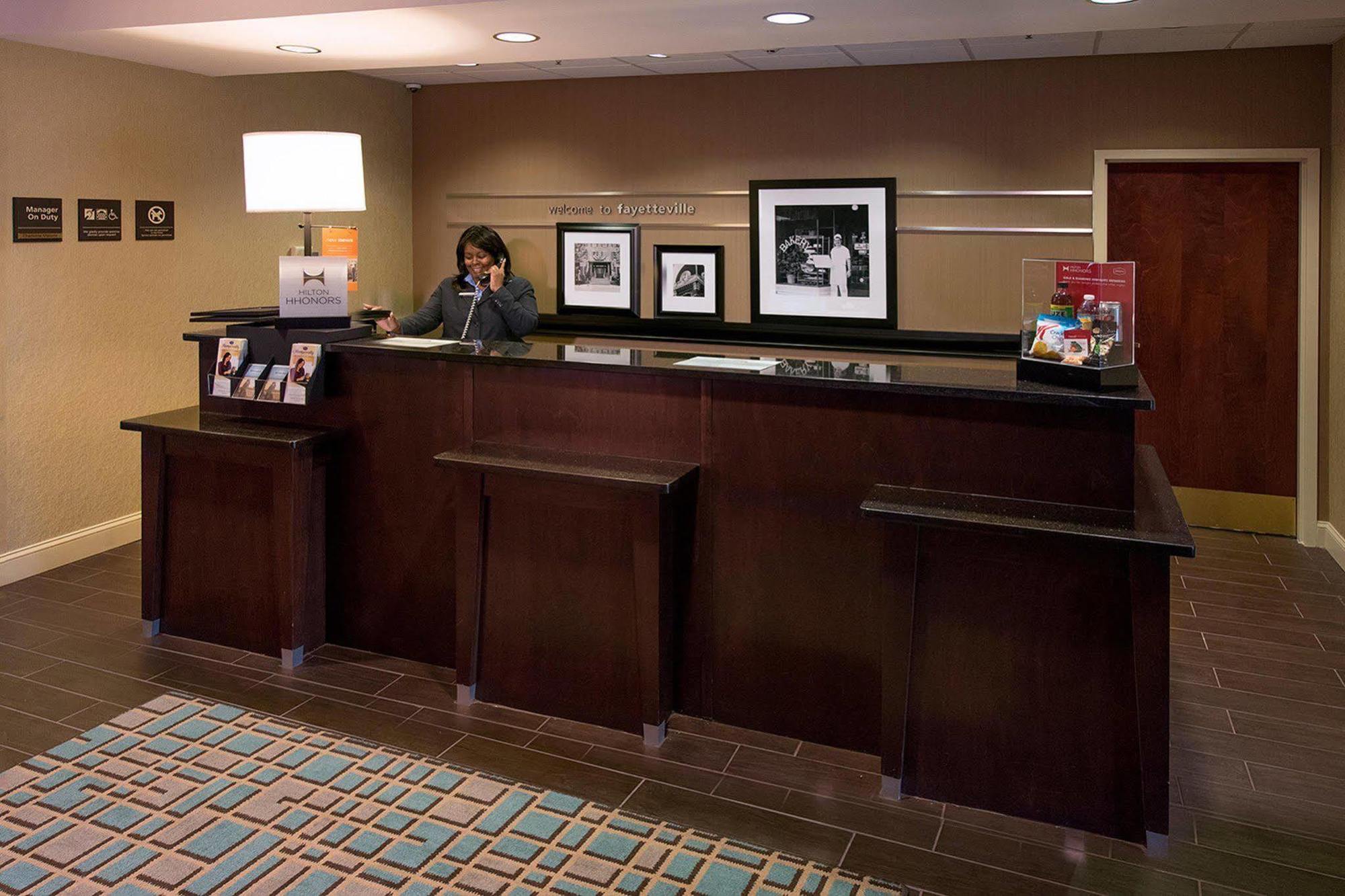 Hampton Inn Фейєттвілл Екстер'єр фото
