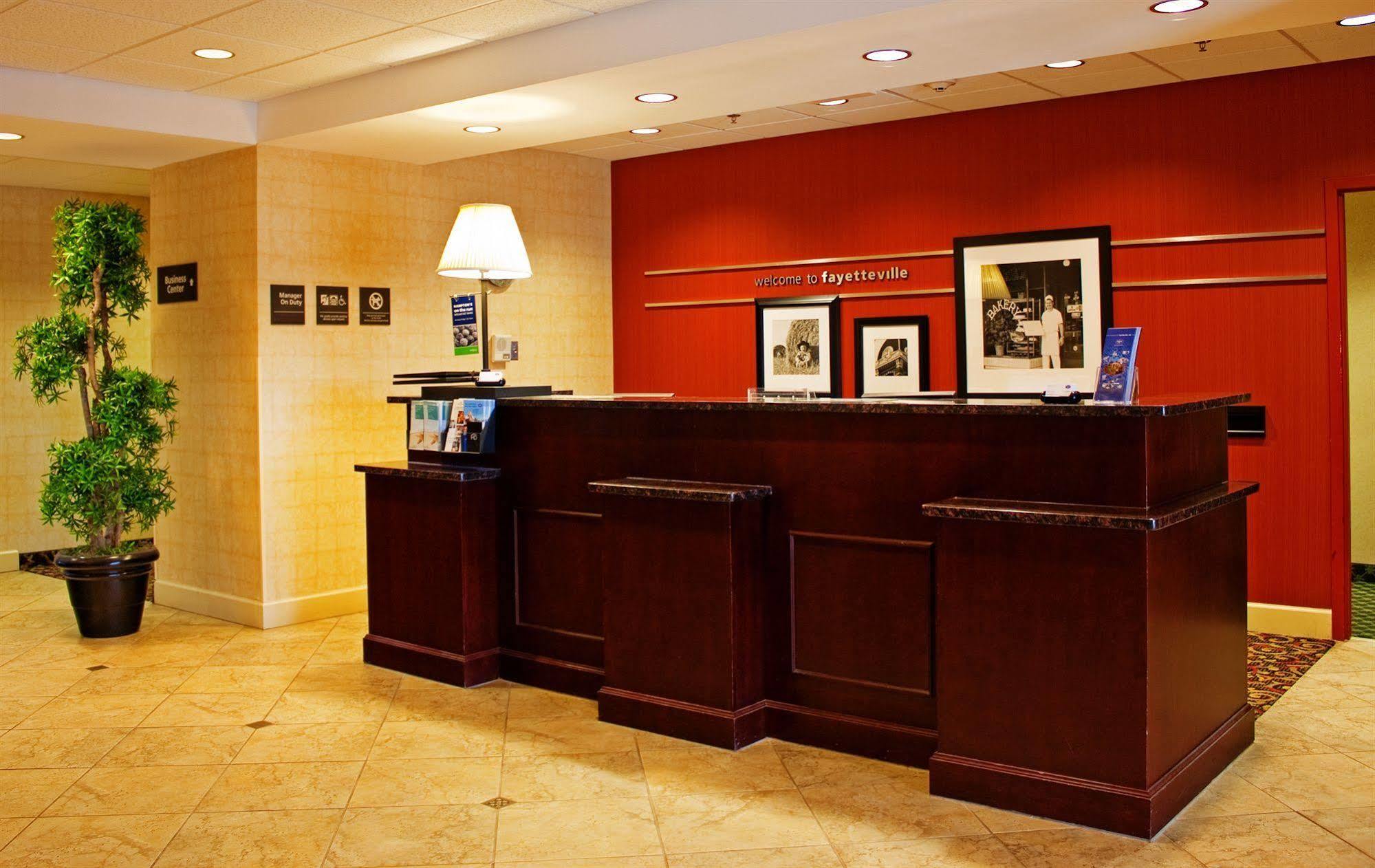 Hampton Inn Фейєттвілл Екстер'єр фото
