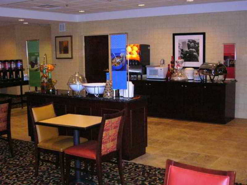 Hampton Inn Фейєттвілл Ресторан фото